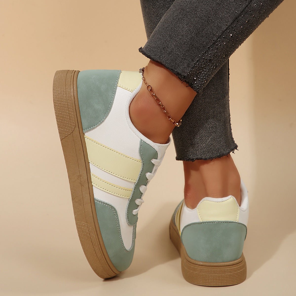 Sneakers AÏDA rétro sport femme vue de profil détail coloris OnFleek