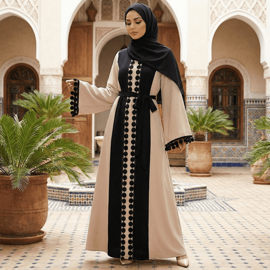 Abaya Syra bicolore beige et noir à pompons artisanaux OnFleek