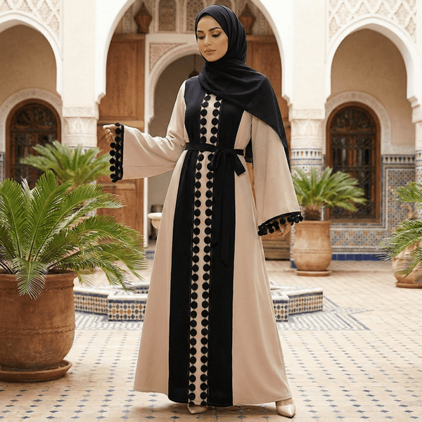 Abaya Syra bicolore beige et noir à pompons artisanaux OnFleek