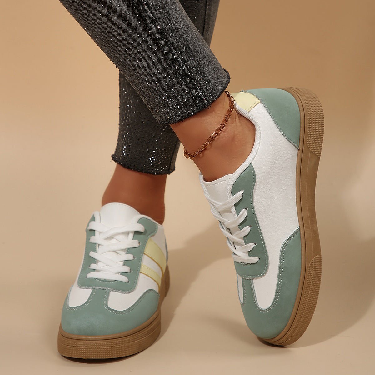 Sneakers AÏDA détail semelle caoutchouc et surpiqûres OnFleek